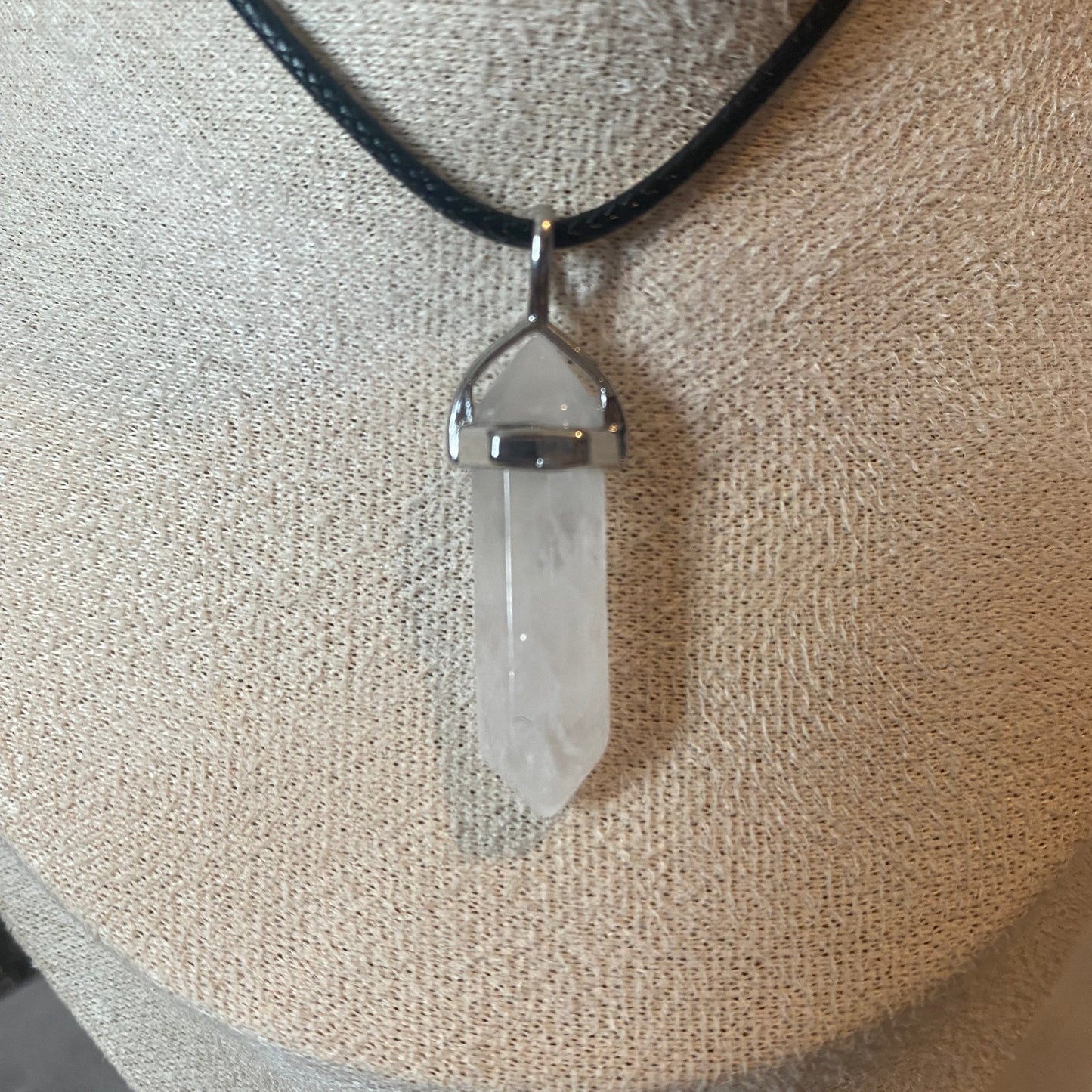 Pendentif en forme de pointe en pierre naturelle cristal de roche