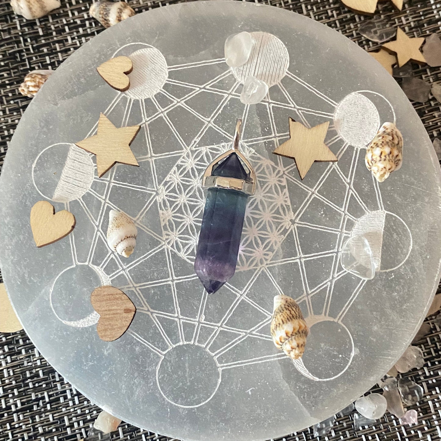 Pendentif en forme de pointe en pierre naturelle fluorite arc en ciel