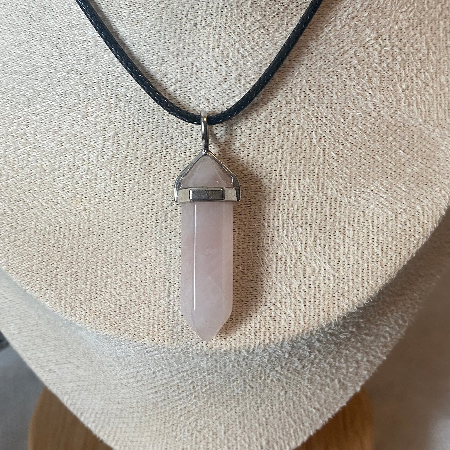 Pendentif en forme de pointe en pierre naturelle quartz rose