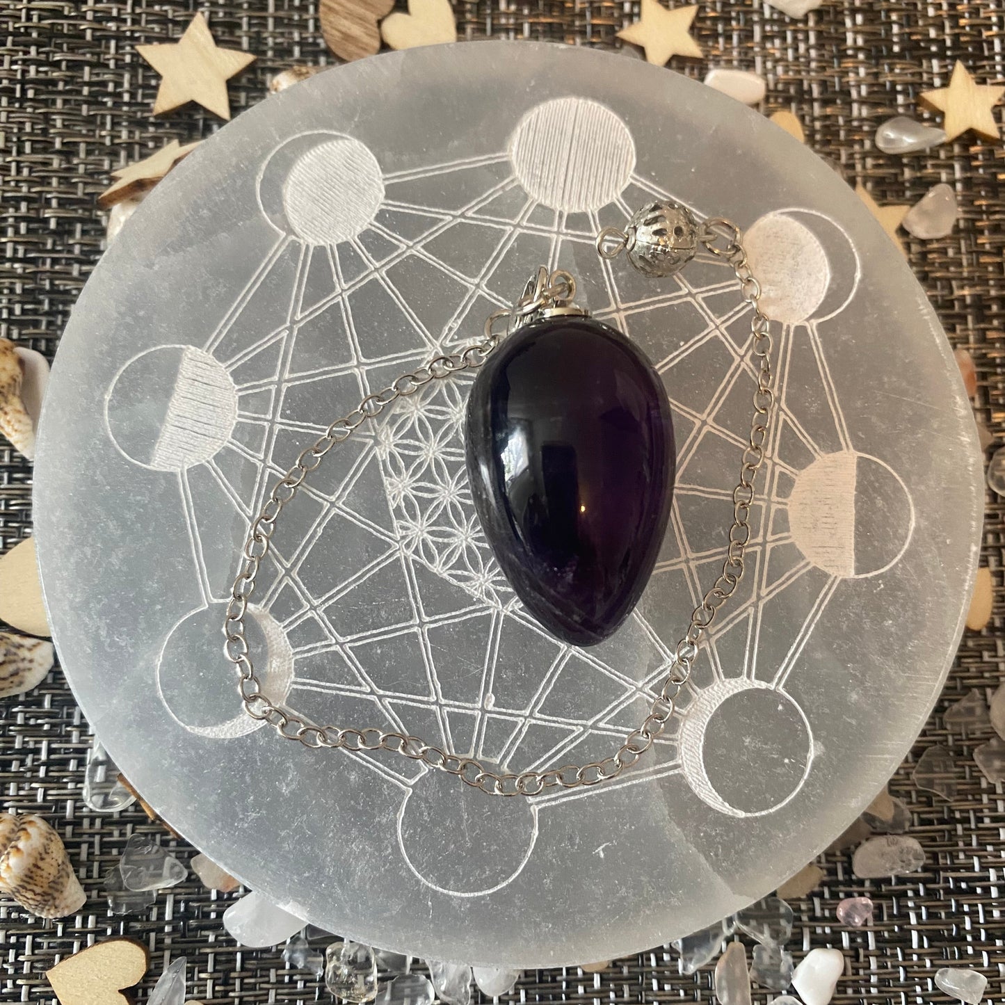 Pendule divinatoire en forme d’œuf en pierre naturelle améthyste