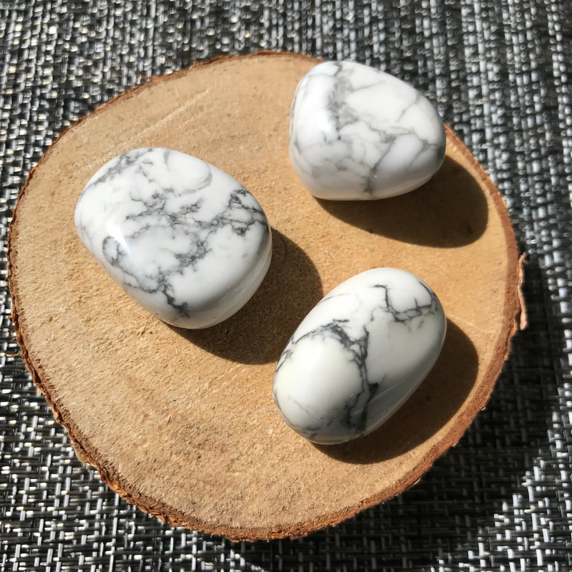 pierre roulée de howlite