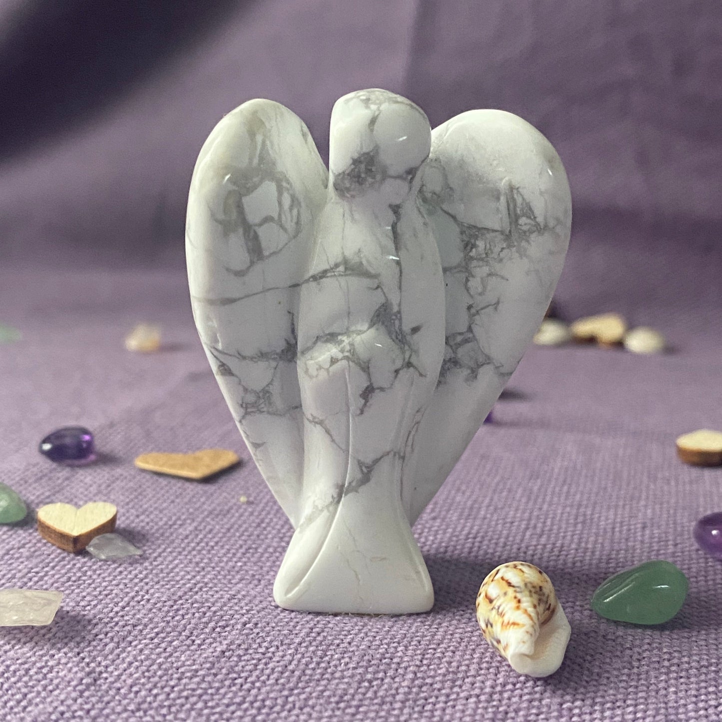 petit ange en pierre naturelle Howlite