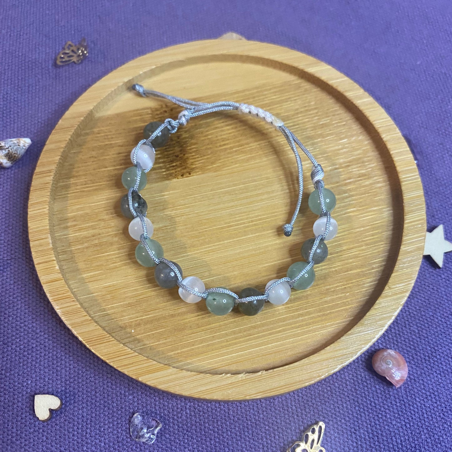 Bracelet énergétique Harmonie pour enfant avec de l'aventurine verte, labradorite et sélénite.