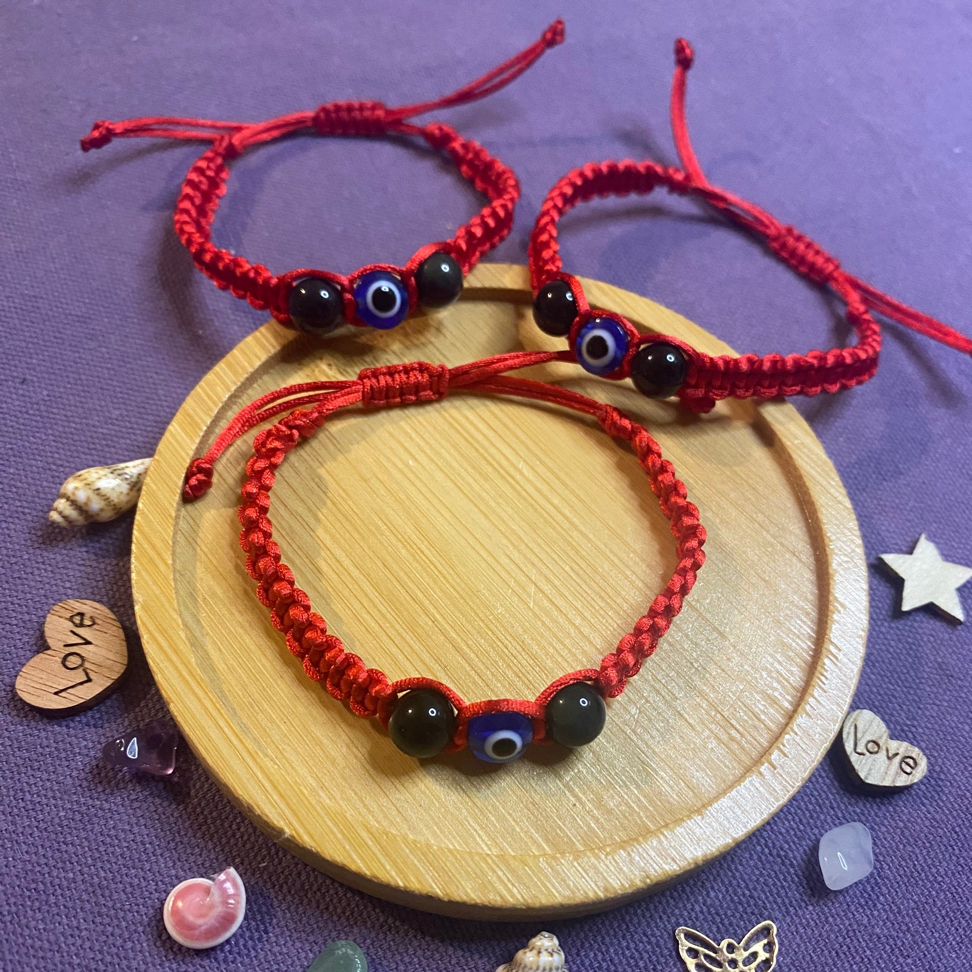 bracelet de protection rouge en macramé et pierres naturelles obsidienne