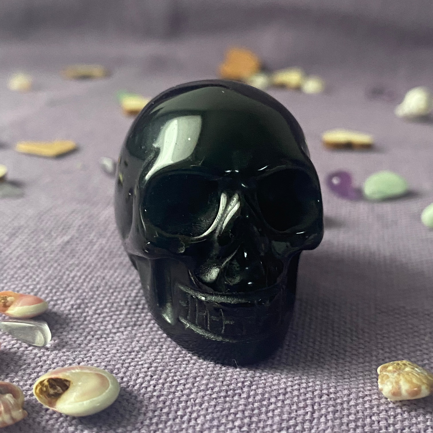 petit crane en obsidienne noire