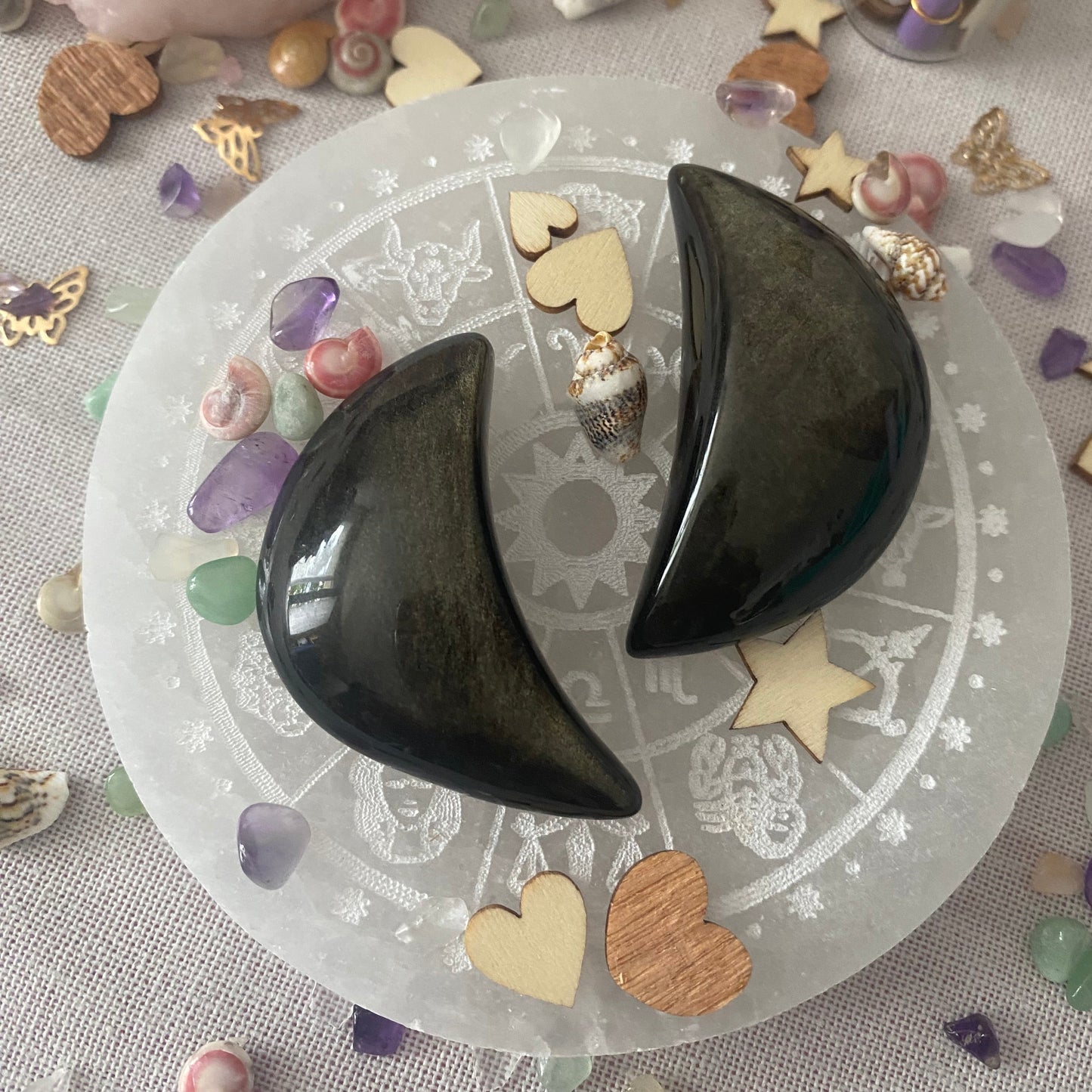lune en obsidienne dorée