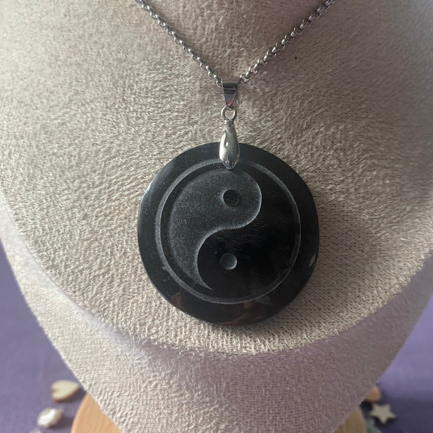 pendentif yin yang en obsidienne dorée