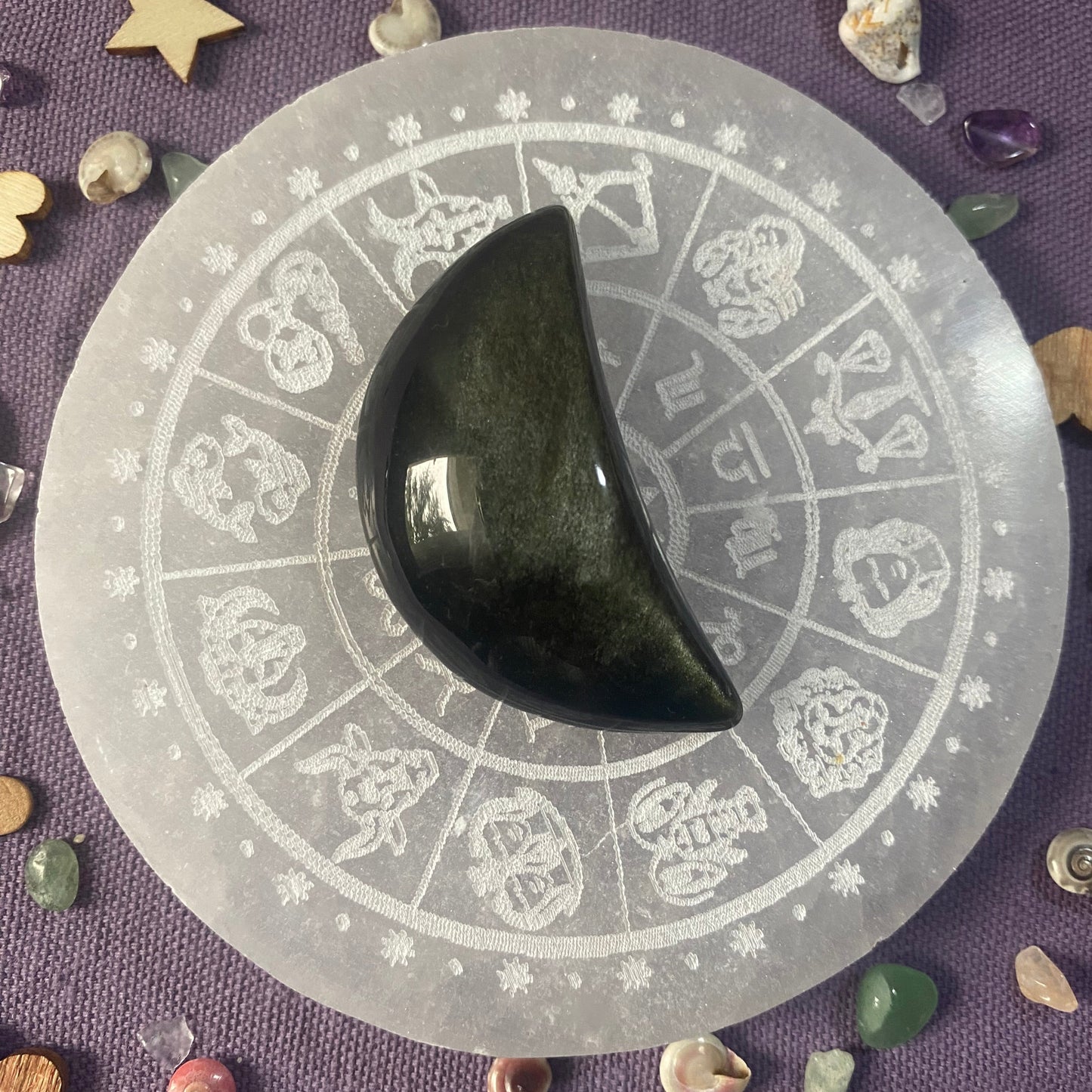 lune en obsidienne dorée