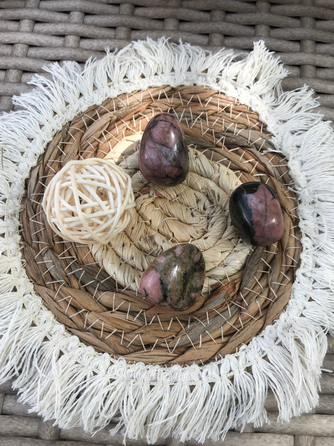 Pierre naturelle Rhodonite rose et noire