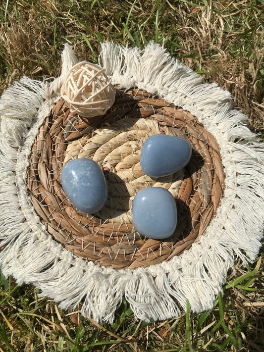 Pierre naturelle Angélite bleu pâle