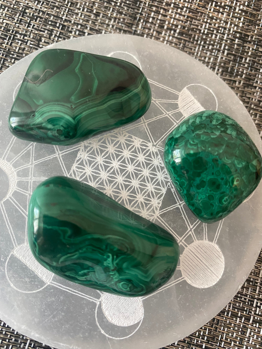 Pierre naturelle Malachite verte striée