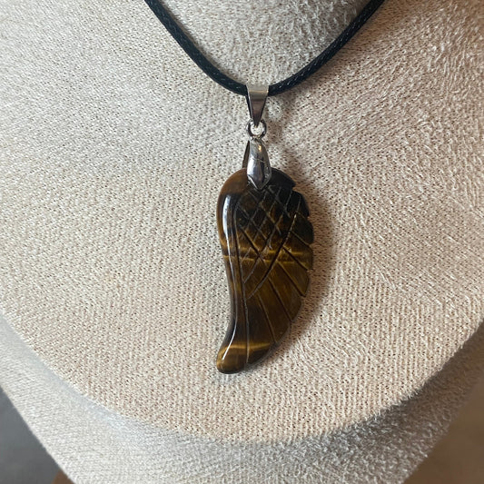 Pendentif en forme d’aile en pierre naturelle oeil de tigre