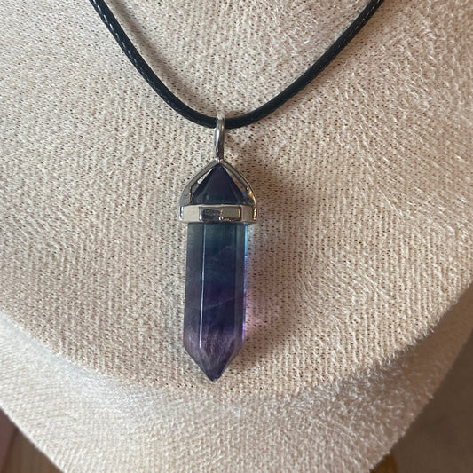 Pendentif en forme de pointe en pierre naturelle fluorite arc en ciel
