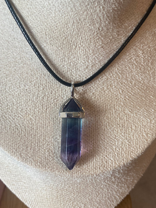 Pendentif en forme de pointe en pierre naturelle fluorite arc en ciel 