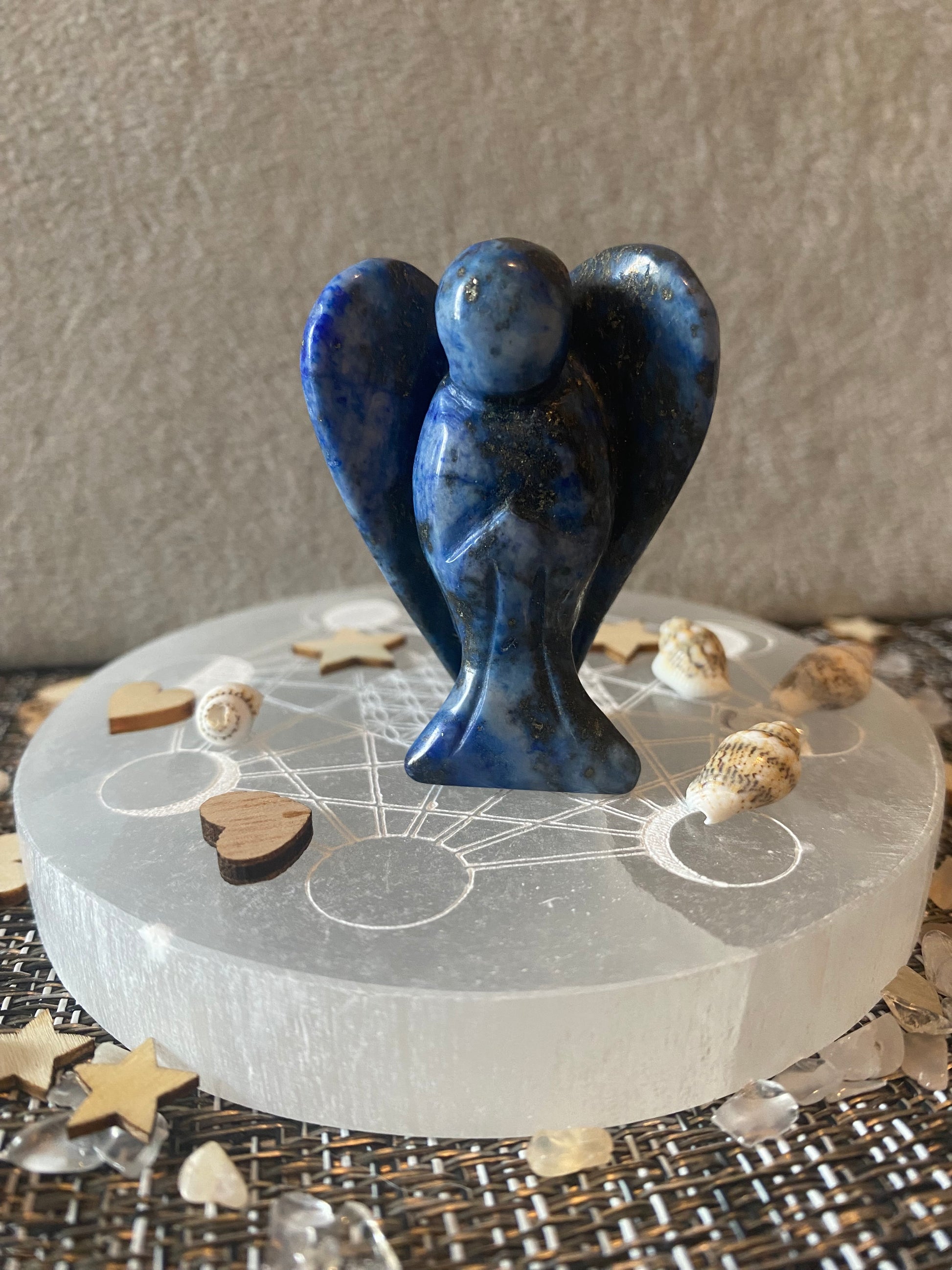 adorable petite statuette d'ange en pierre naturelle de lapis lazuli