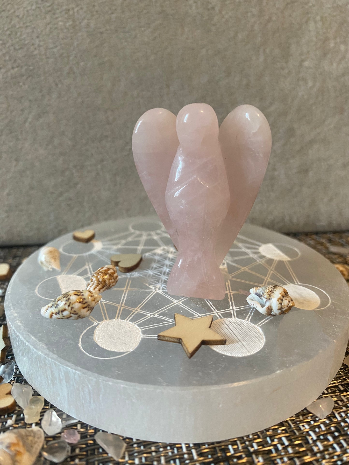 petite statuette d'ange en quartz rose