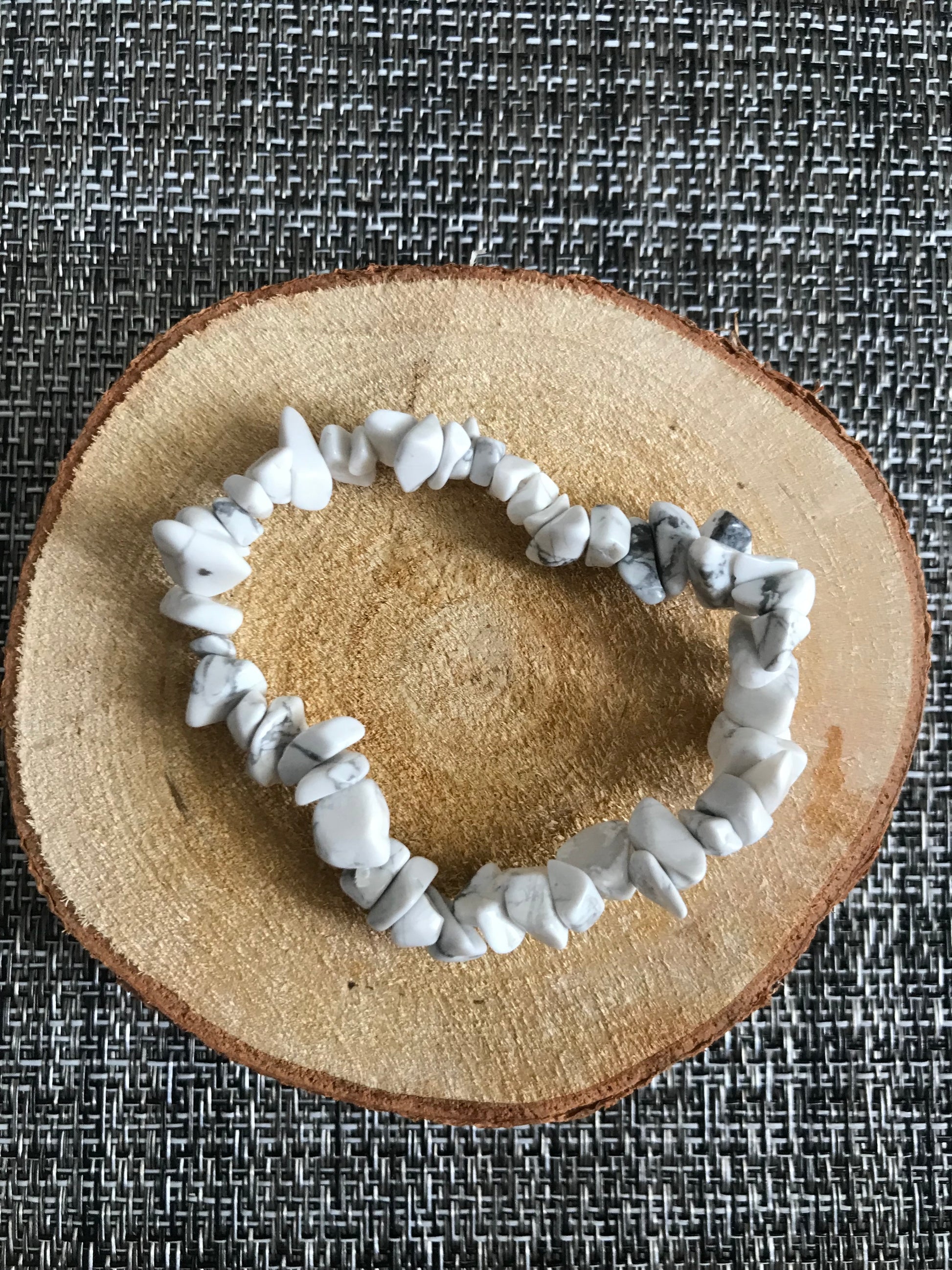 bracelet en chips de pierre naturelle de howlite