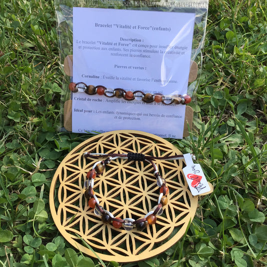 Le bracelet Vitalité & Force soutient les enfants dynamiques, créatifs ou en quête de confiance. Il favorise l’enthousiasme, l’ancrage, et stimule la force intérieure, tout en offrant une protection énergétique douce.