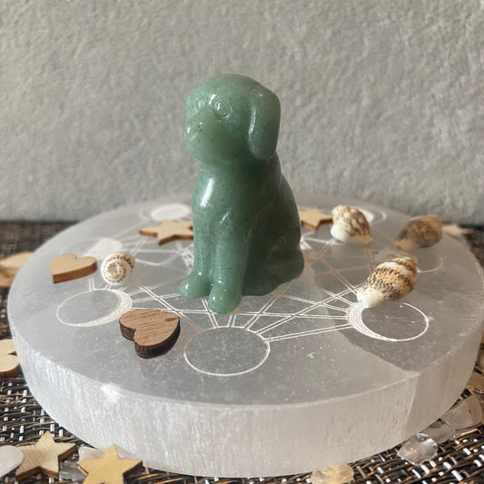 adorable petite statuette de chien en pierre naturelle aventurine verte