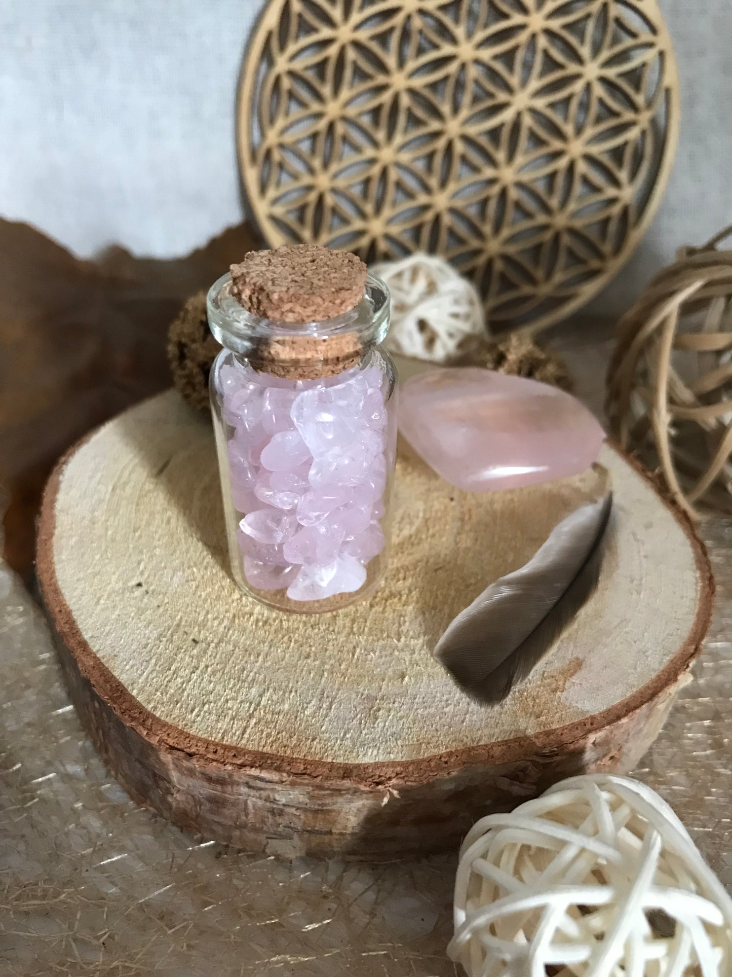 adorable fiole de chips de pierre naturelle de quartz rose