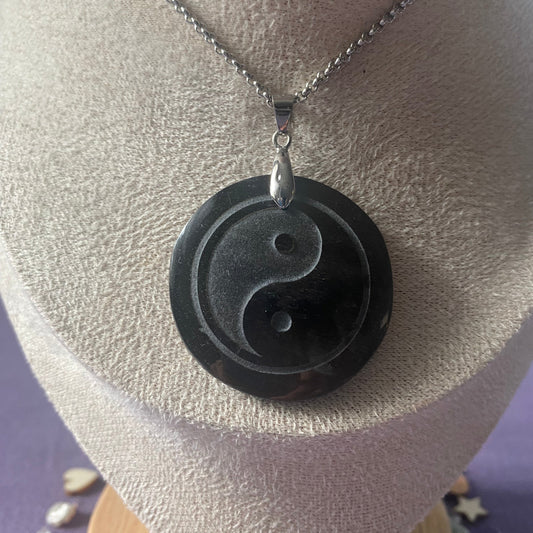 pendentif yin yang en obsidienne dorée